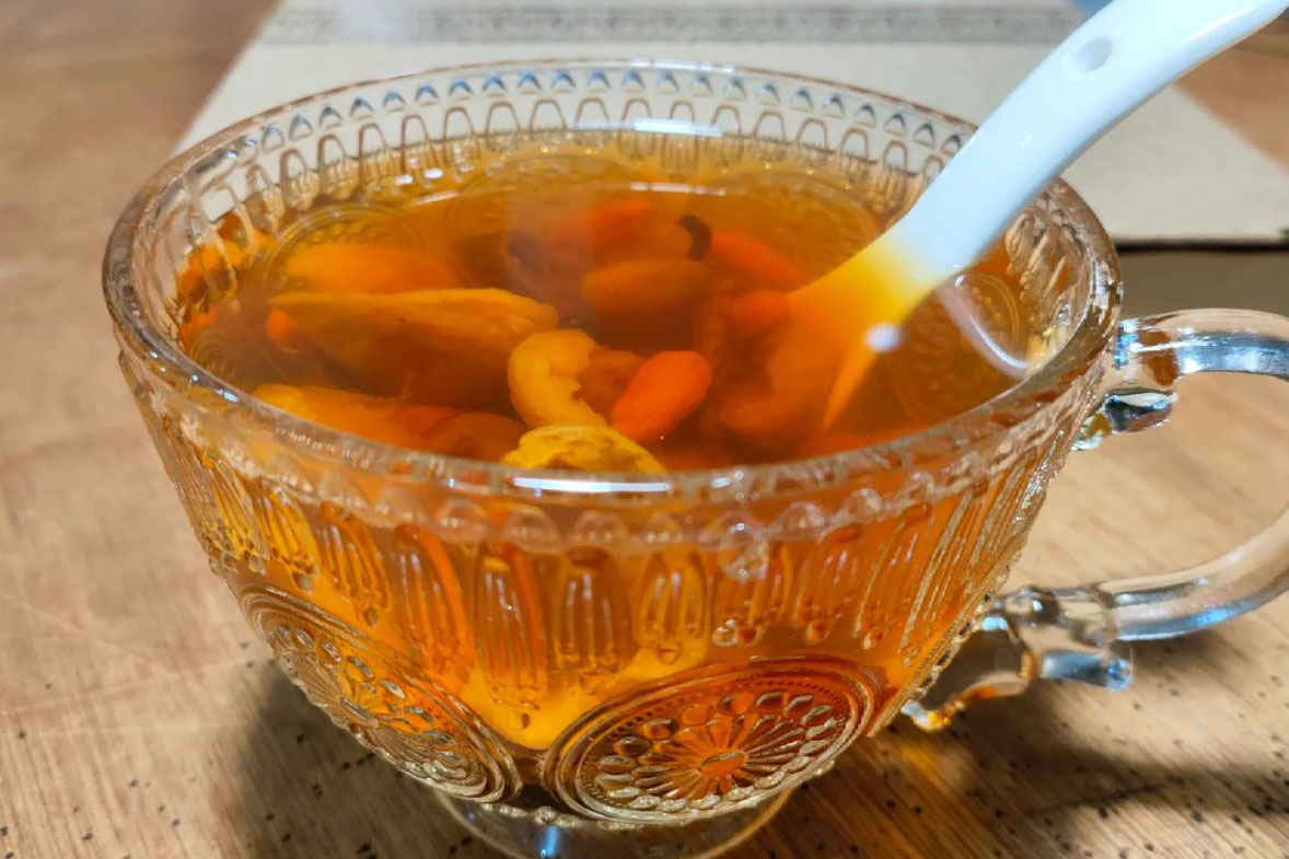 杏皮茶：爽やかで甘酸っぱい伝統的な飲み物