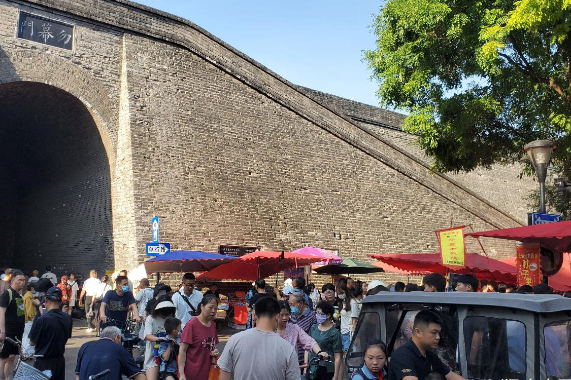 西安小南門の朝市：ローカルグルメと活気あふれる市場体験