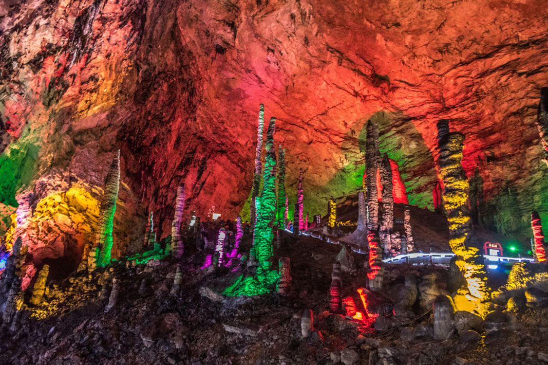 黄龍洞：神秘的な地下洞窟