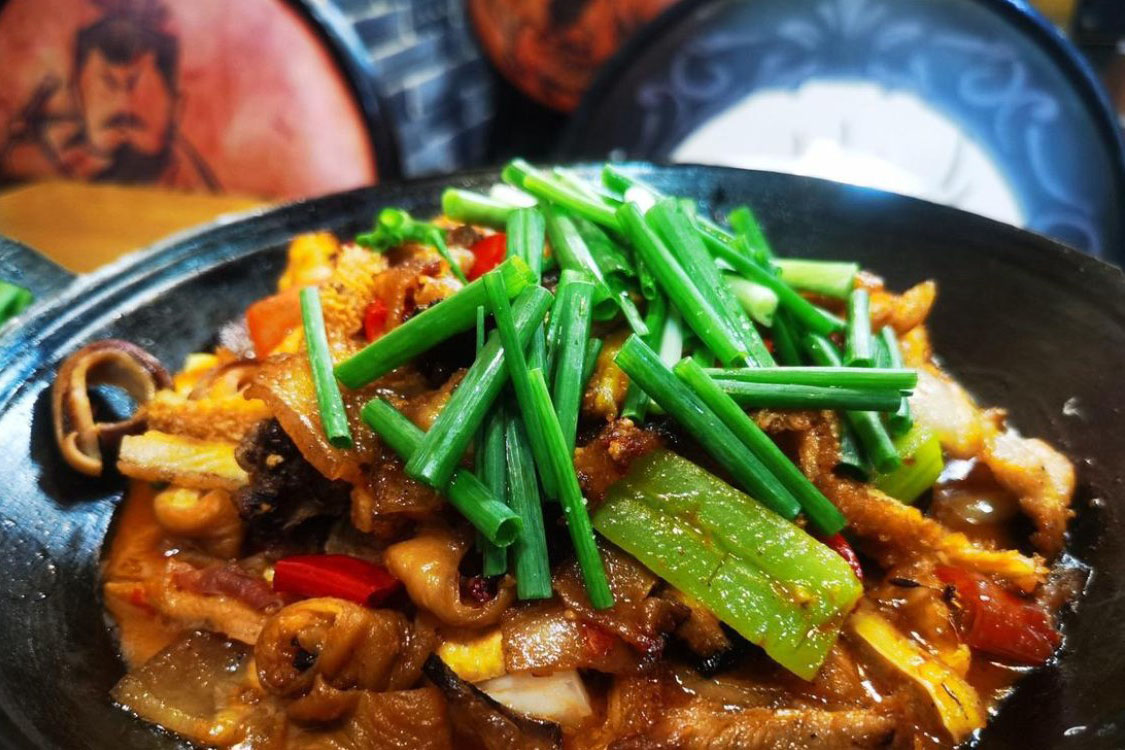 三下鍋 – ローカルグルメを堪能