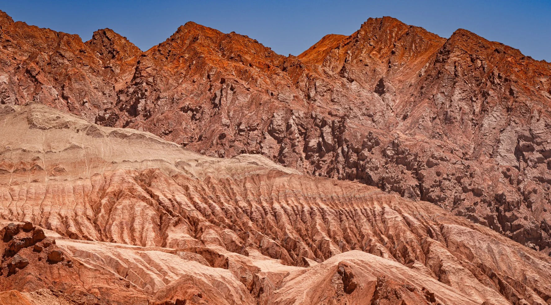2025年最新カシュガル周辺観光の絶景スポットトルファンの火焔山