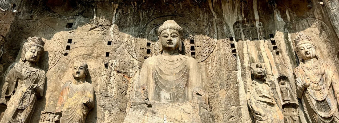 洛陽発:世界遺産龍門石窟、少林寺日帰りツアー