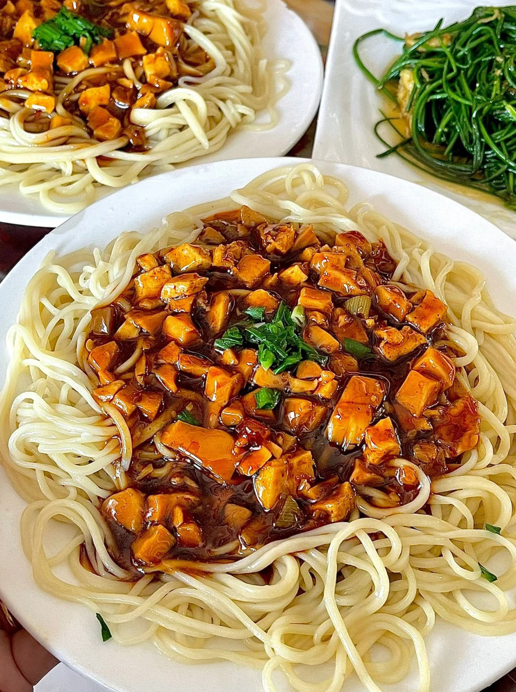 敦煌の名物料理ろば黄麺