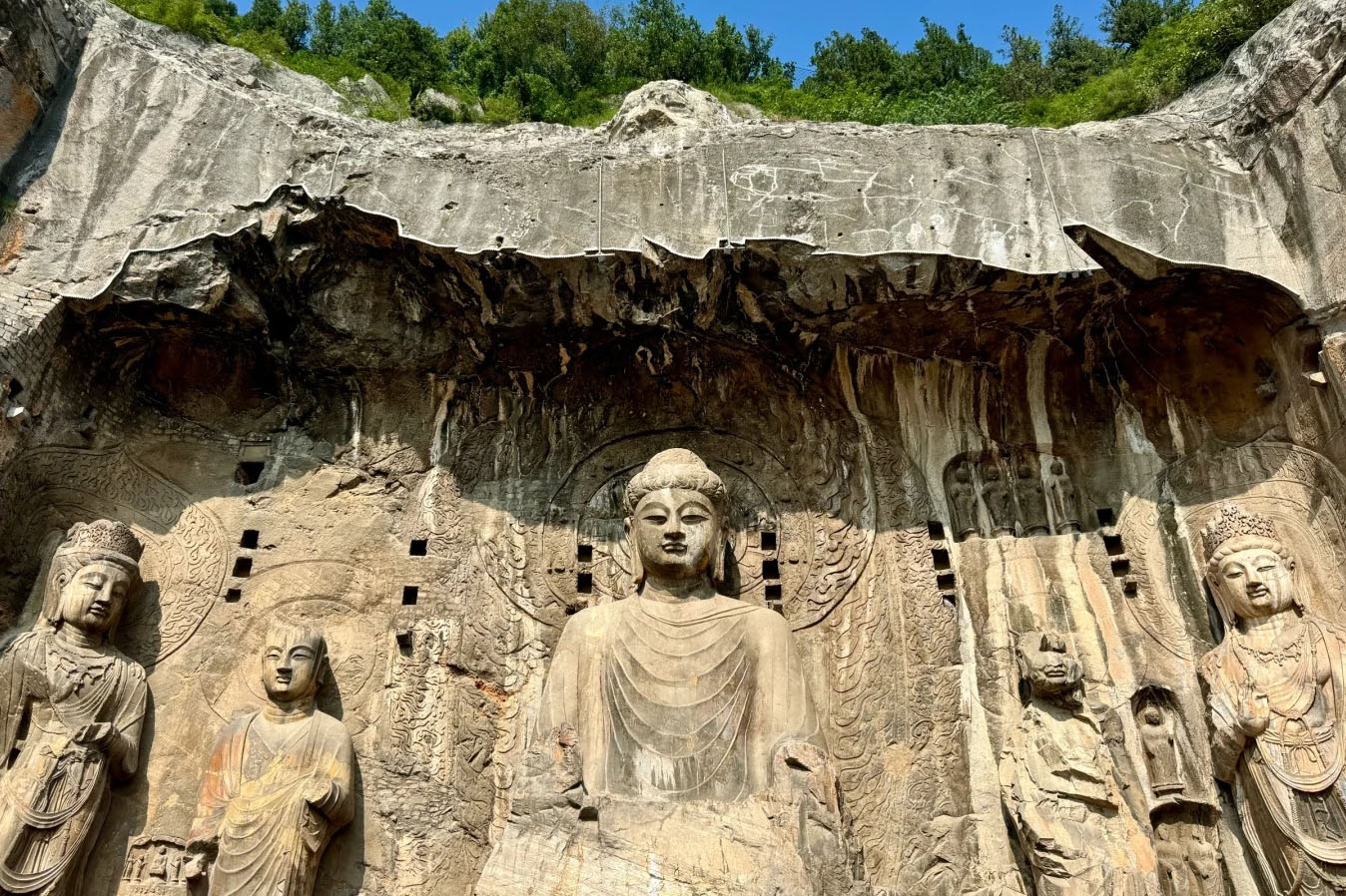 洛陽龍門石窟・嵩山・安陽2日間世界遺産ツアー