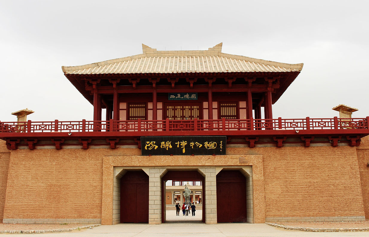 夏の敦煌旅行：陽関博物館