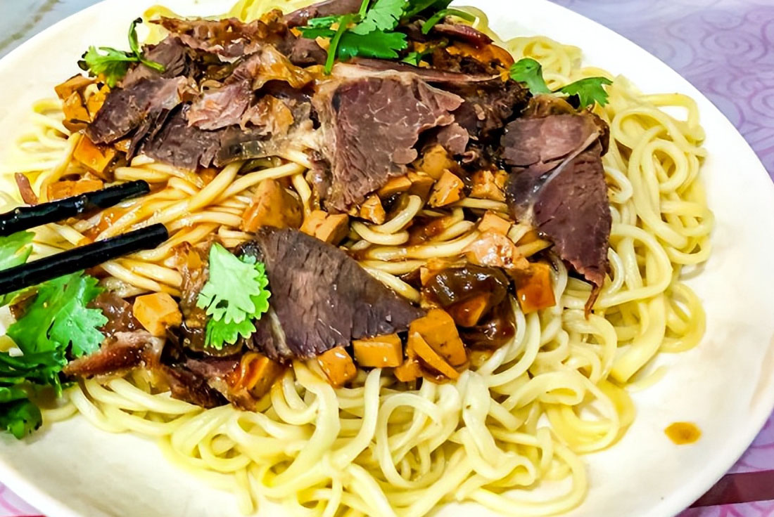 敦煌観光で外せない！ローカル絶品「ろば黄麺」