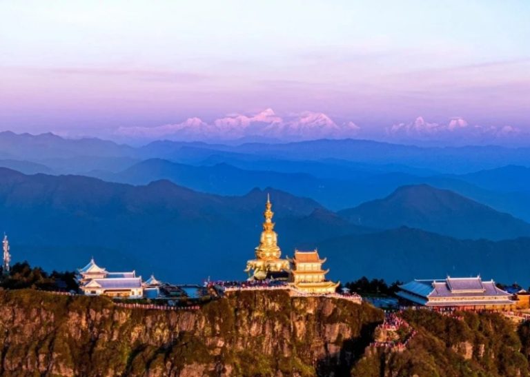 峨眉山