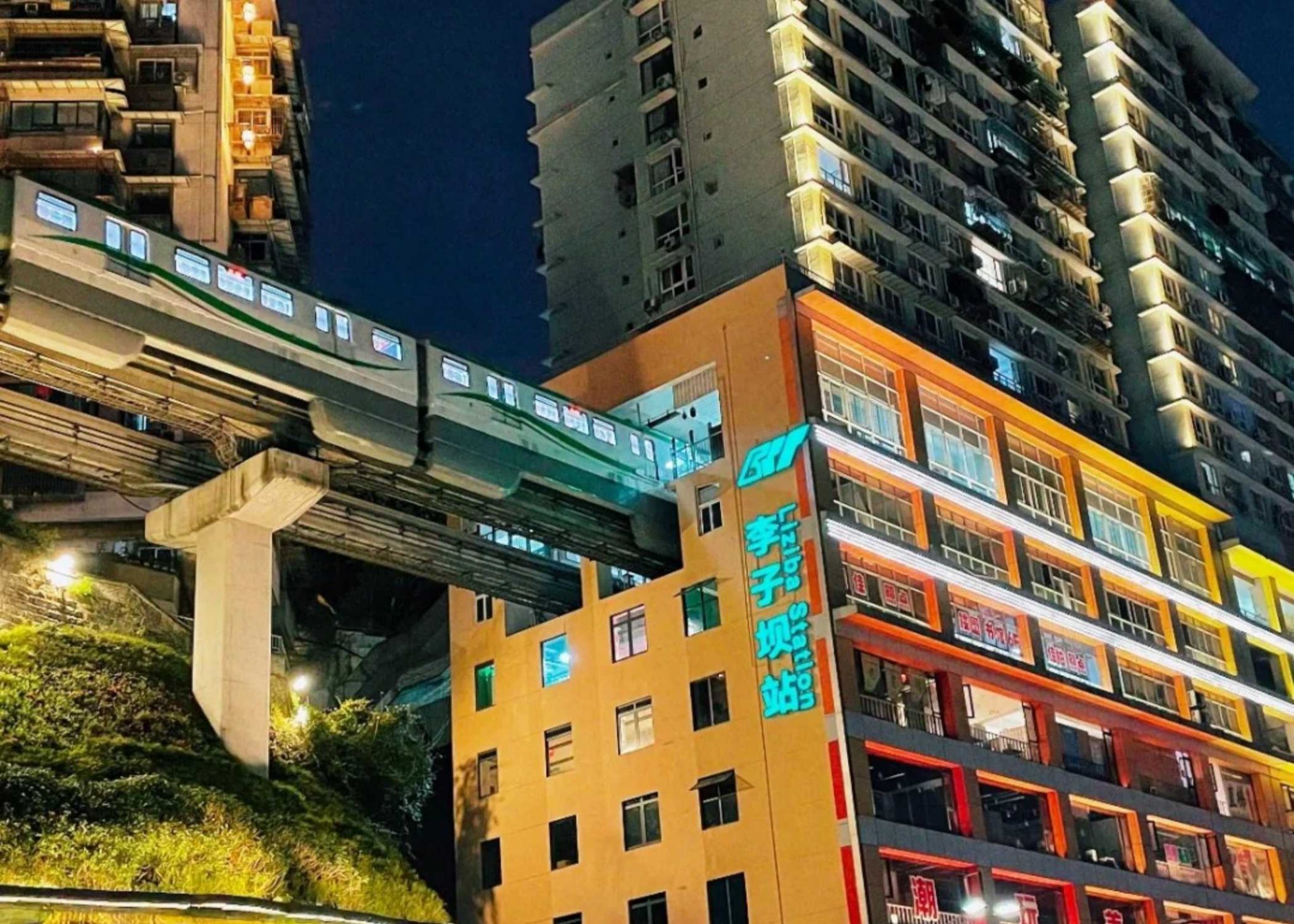 李子壩駅の夜景